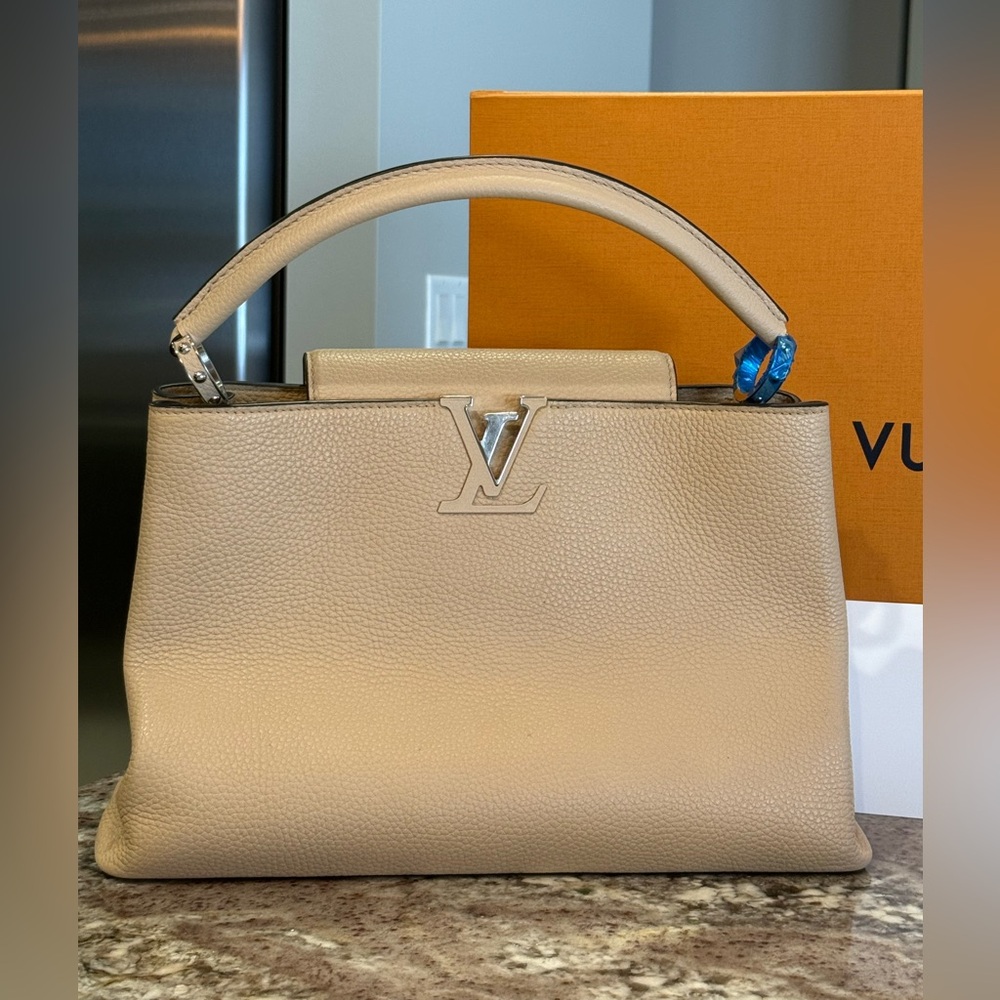 Louis Vuitton Capucines BB in Beige